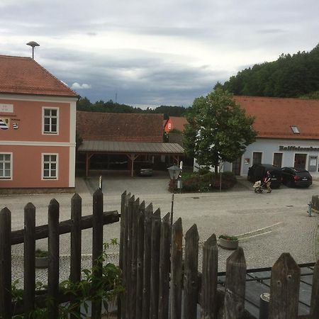 Zur Krone Wolfsegg Экстерьер фото