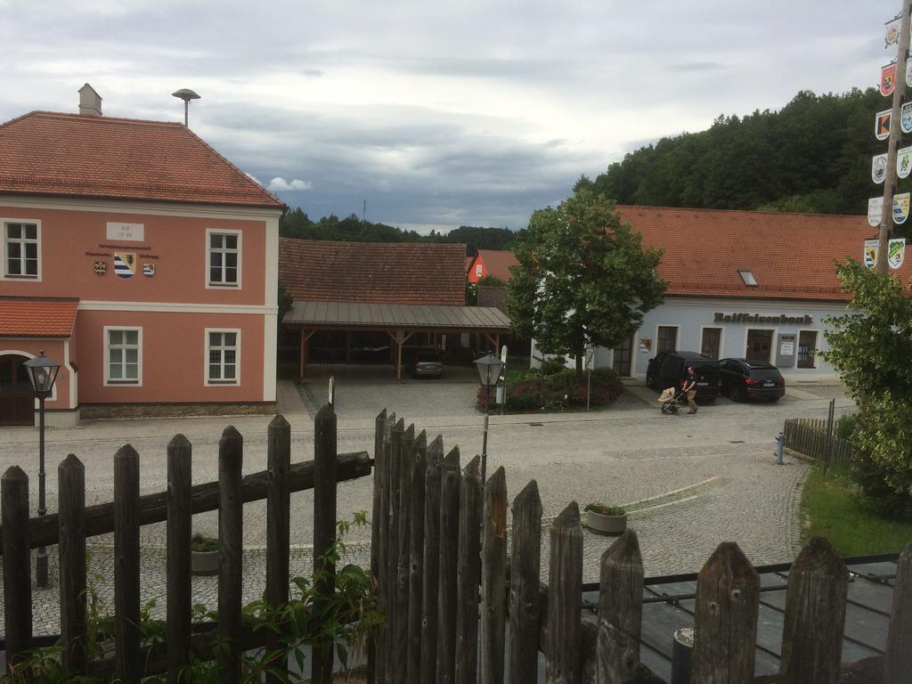 Zur Krone Wolfsegg Экстерьер фото
